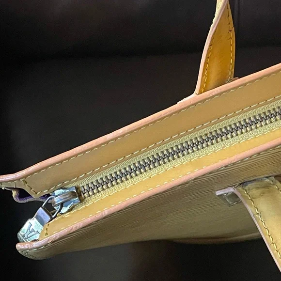 Elegant Louis Vuitton Epi Saint Jacques Tote Bag - Picture 3 of 12